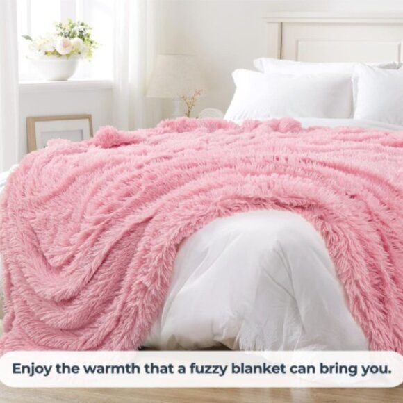 Super Fluffy Faux Fur Pink Throw NWT - Picture 3 of 4